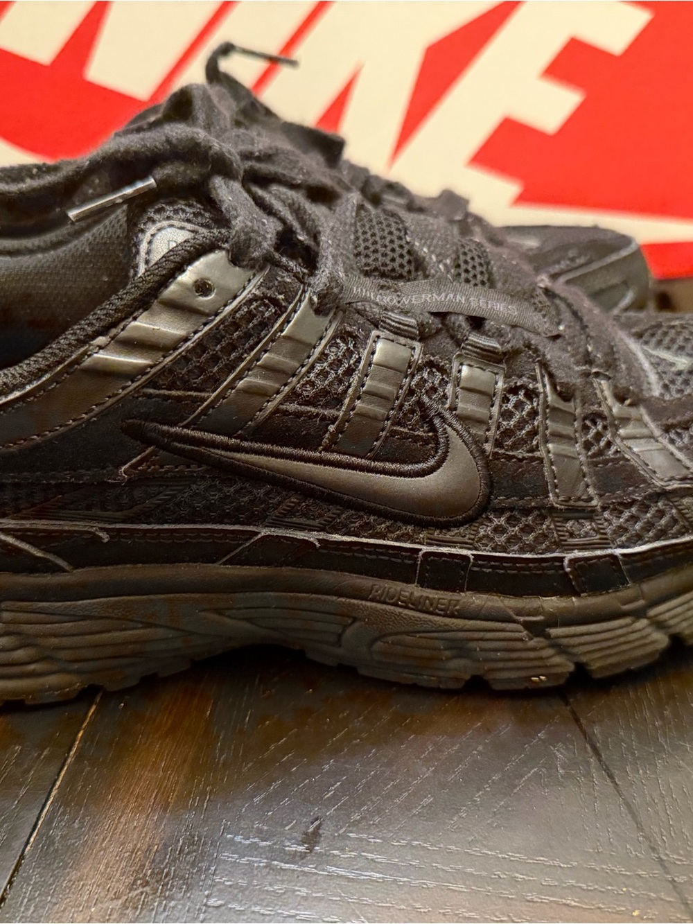 Nike women Black Mesh & Leather Sneakers - Picture 4 of 6